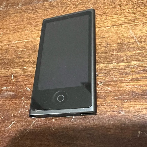 Apple iPod Nano 7th Generation. Pristine Condition! - Picture 8 of 16